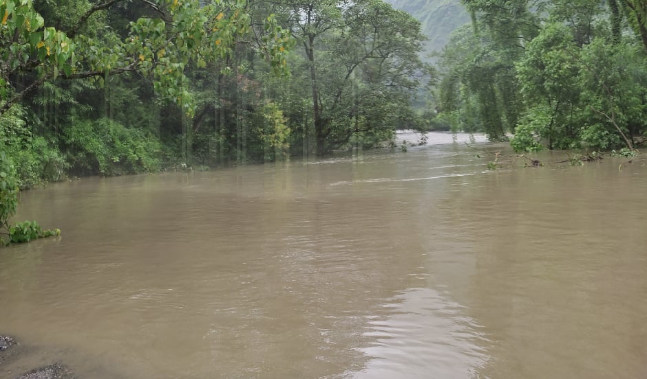 दार्चुलाको नौगाडमा खोला थुनिँदा बस्ती जोखिममा 